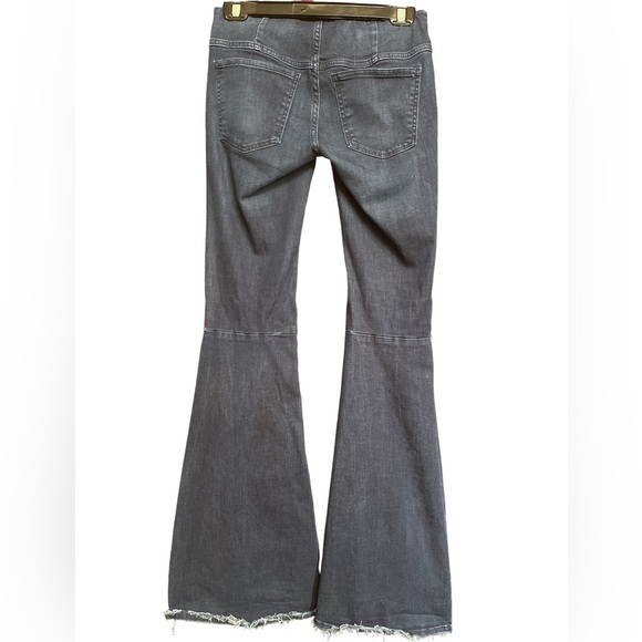 Free people Penny Pull on stretch Flares dark indigo sz 25 frayed hem - Picture 6 of 8